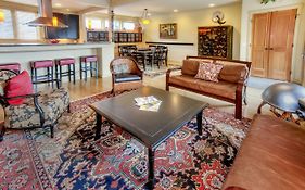 The Eagle Harbor Inn